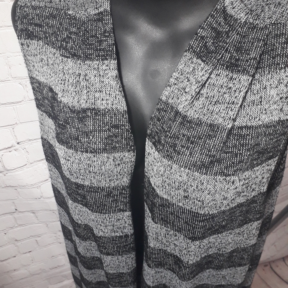 Curvy sense Vest..🙎‍♀️❤ - Picture 3 of 10
